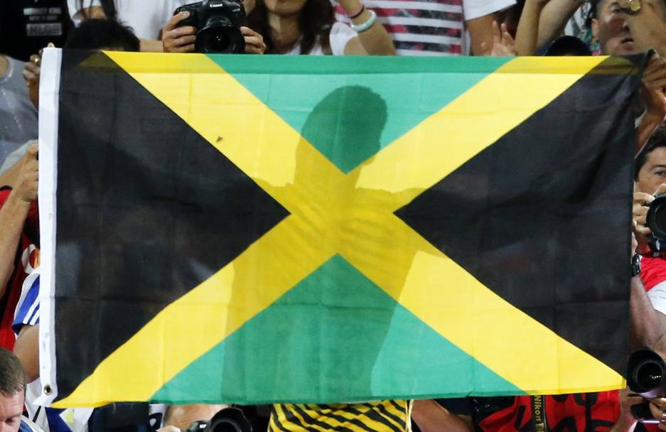 La silhouette del giamaicano Usain Bolt dopo la vittoria sui 100 metri a Pechino ai Mondiali di atletica (Reuters)
